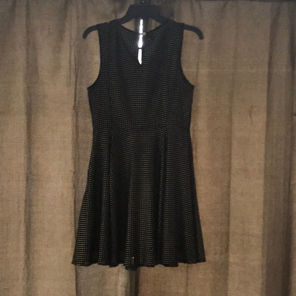 Express dress - Picture 2 of 3